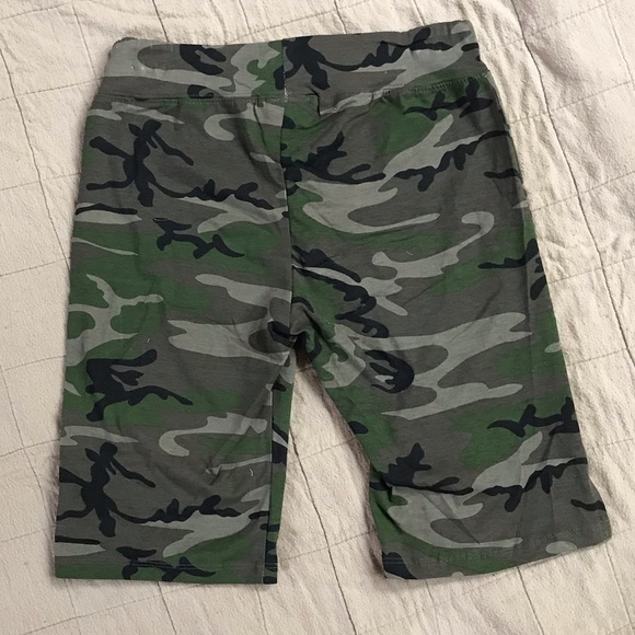 Spandex type camo shorts sz. Small - Picture 2 of 2